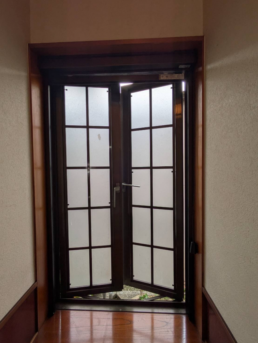 杉山トーヨー住器の🪟 ロールアップ網戸の施工前の写真1