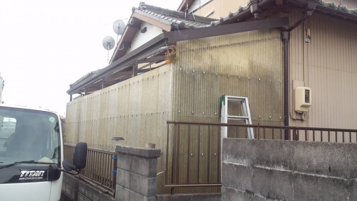 杉山トーヨー住器のテラス波板張替えの施工前の写真1