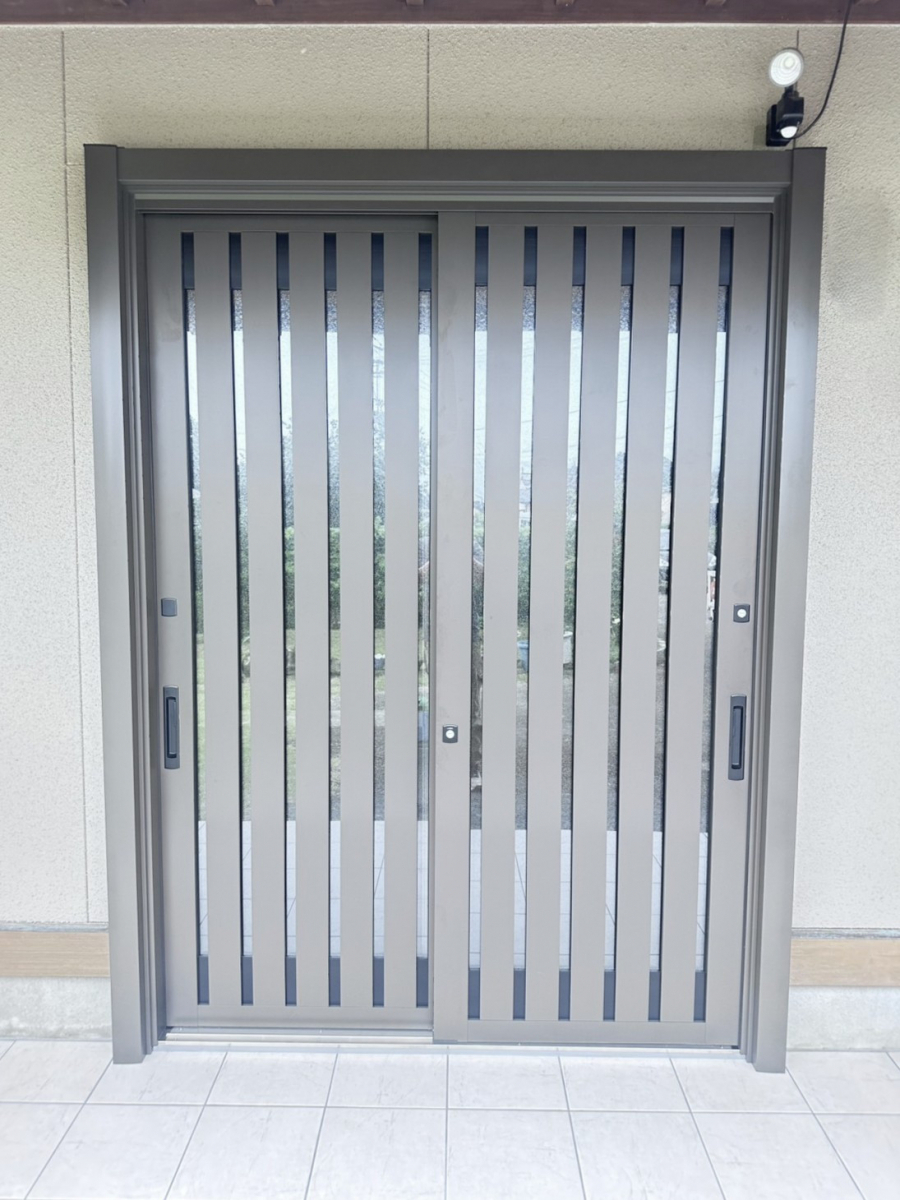 杉山トーヨー住器の🏠 1DAY 玄関ドアリフォーム「LIXIL リシェント玄関ドア」(静岡県)の施工後の写真1