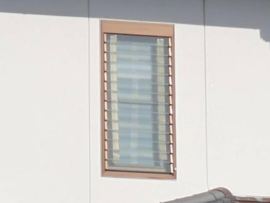 杉山トーヨー住器の🪟窓リフォーム｜ルーバー窓 ➜ 開き窓タイプ（LIXIL リプラス）の施工前の写真1