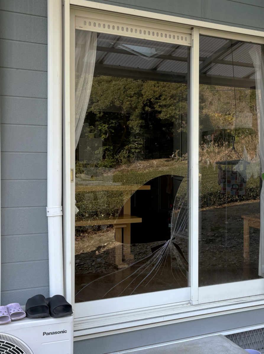 杉山トーヨー住器の🪟ガラス補修リフォームの施工前の写真1