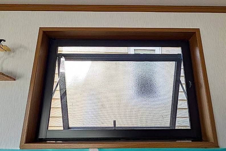 杉山トーヨー住器の🌿窓からの冷気をシャットアウト！快適さが変わる断熱リフォームの施工前の写真1