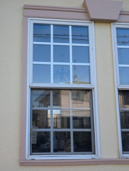 杉山トーヨー住器の✨窓リフォーム｜樹脂サッシ 上げ下げ窓の交換の施工前の写真1