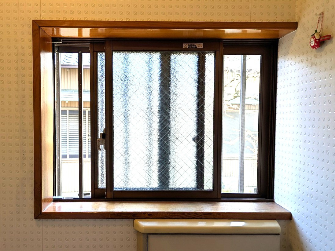杉山トーヨー住器の🚽🪟 トイレ窓 断熱リフォーム（LIXIL インプラス）の施工前の写真1