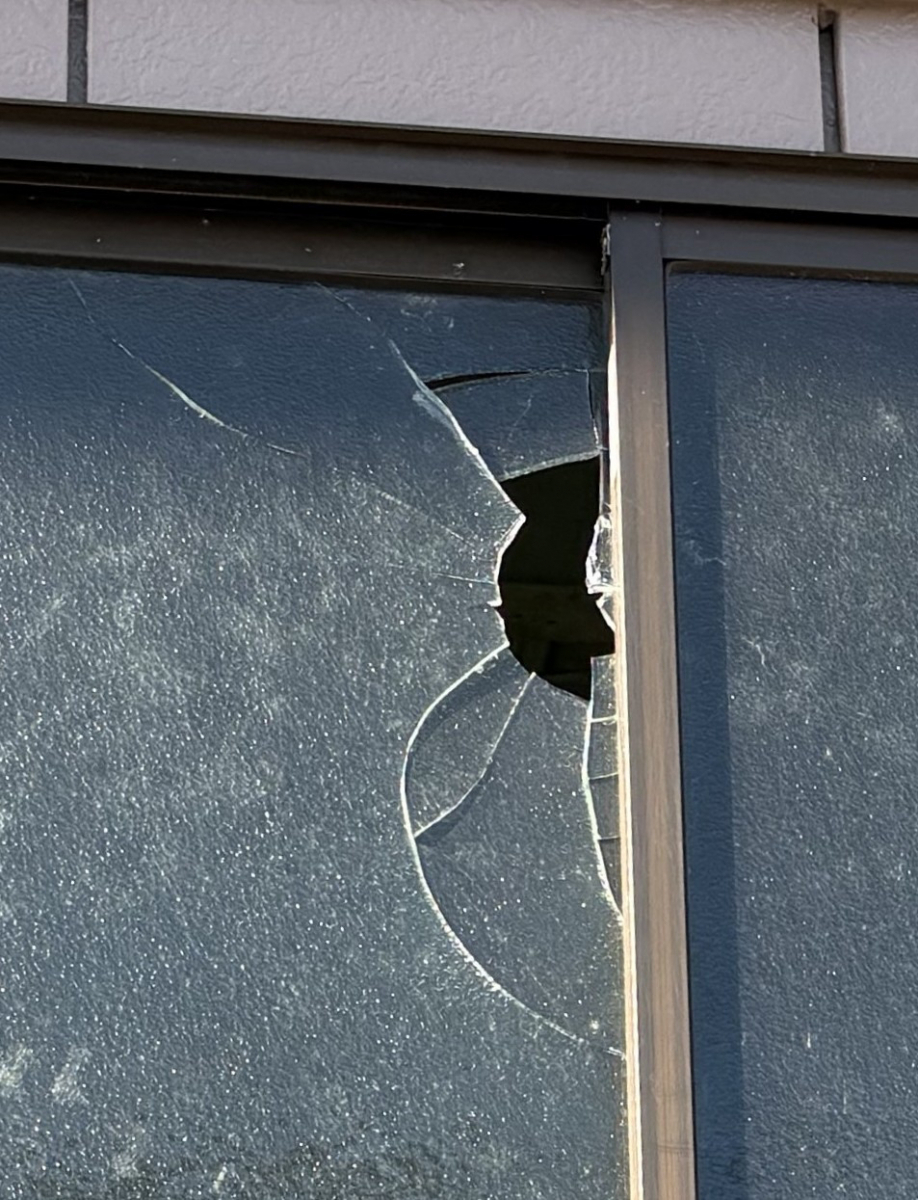 杉山トーヨー住器の🪟🔧 ガラス補修工事の施工前の写真2