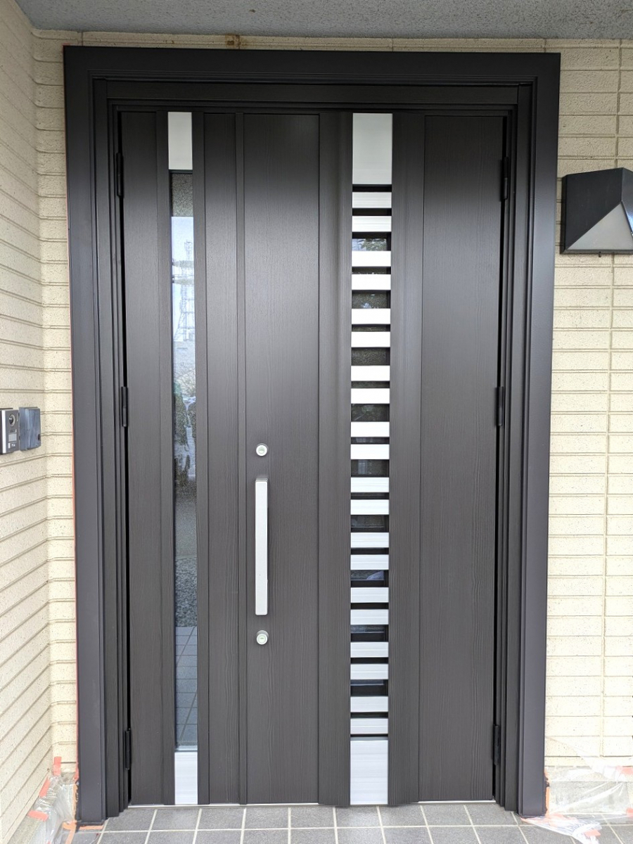 杉山トーヨー住器の🚪❄️ 玄関断熱リフォーム /  LIXIL リシェント断熱仕様 G82型に取替えましたの施工後の写真1