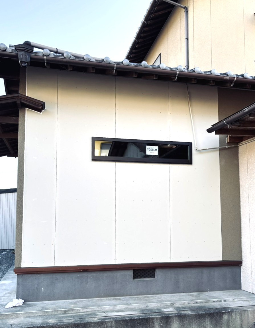 杉山トーヨー住器の🪟   窓リフォーム  /  壁も一新し、お好みの窓へフルリニューアルの施工後の写真1