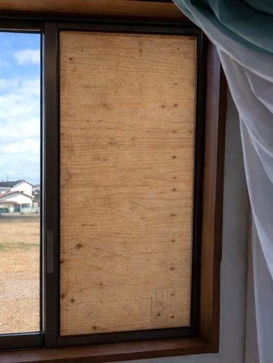 杉山トーヨー住器の🛠   引違い窓の硝子修理｜応急処置から1DAYで原状回復✨の施工前の写真1