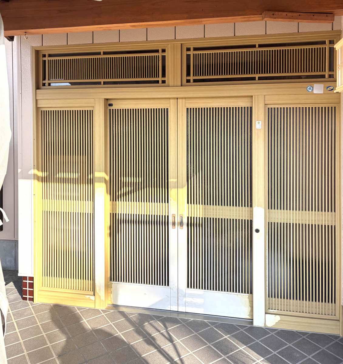 杉山トーヨー住器の🛠 LIXILリシェント玄関引戸で和の美しさを一新✨の施工前の写真1