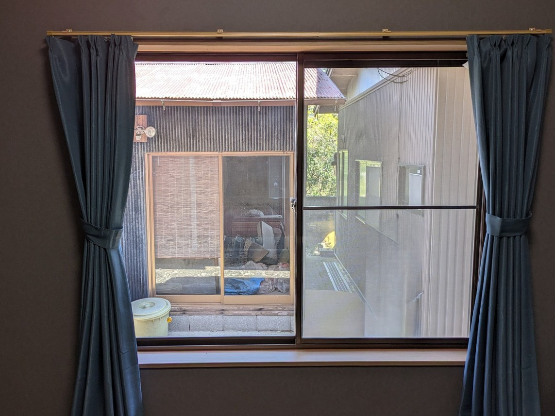 杉山トーヨー住器の🌿 断熱効果で快適空間へ！窓リフォームの施工前の写真1