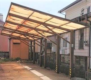 杉山トーヨー住器のカーポートの屋根材（波板）交換工事の施工前の写真1