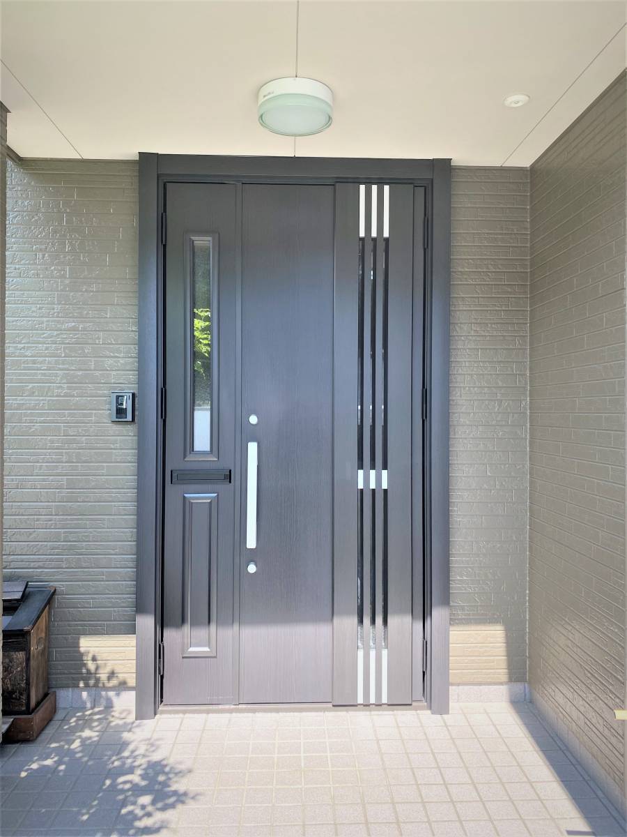 杉山トーヨー住器の玄関ドア新調の施工後の写真1