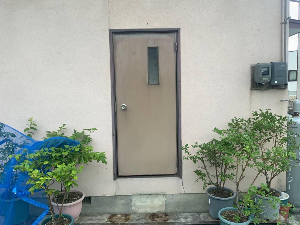 小野寺トーヨー住器の勝手口ドア交換の施工前の写真1