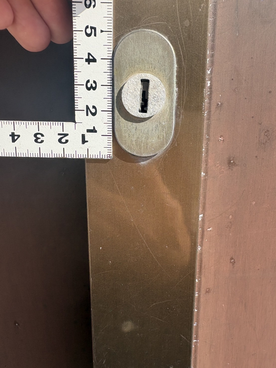 小野寺トーヨー住器の昔の引戸を快適&安心に🔧召し合わせ錠+戸車交換の施工前の写真1