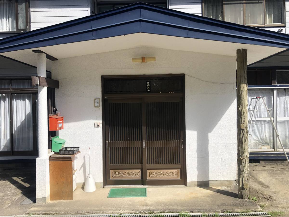 小野寺トーヨー住器の風除室の施工前の写真1