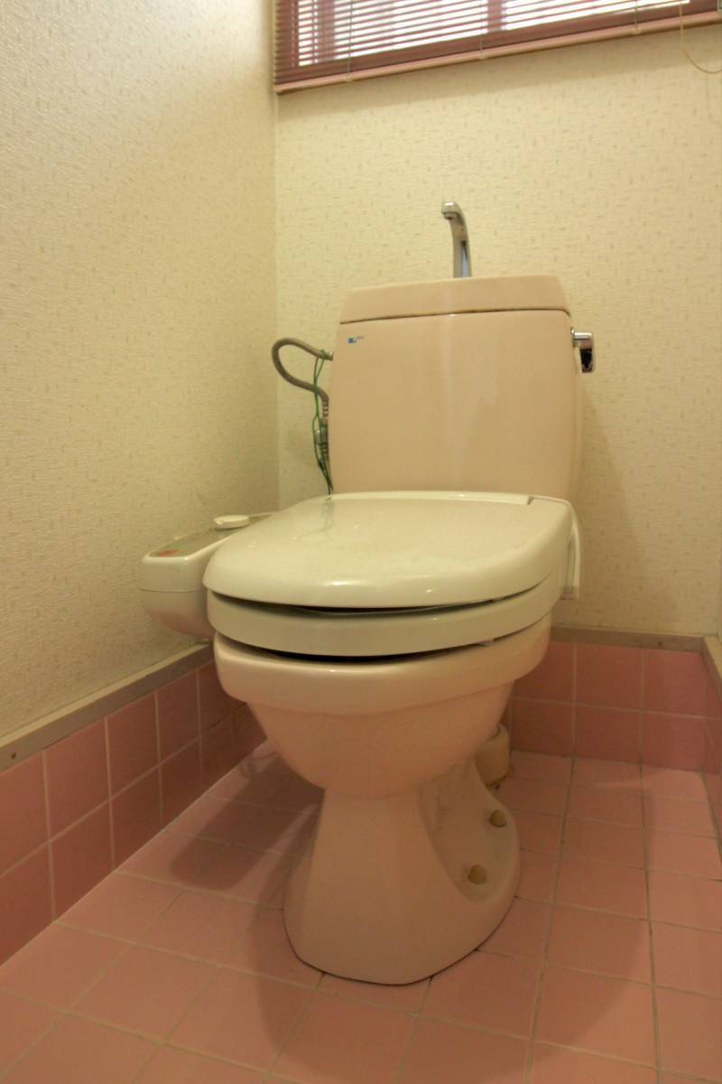 塚本住建のトイレ便器取替の施工前の写真1