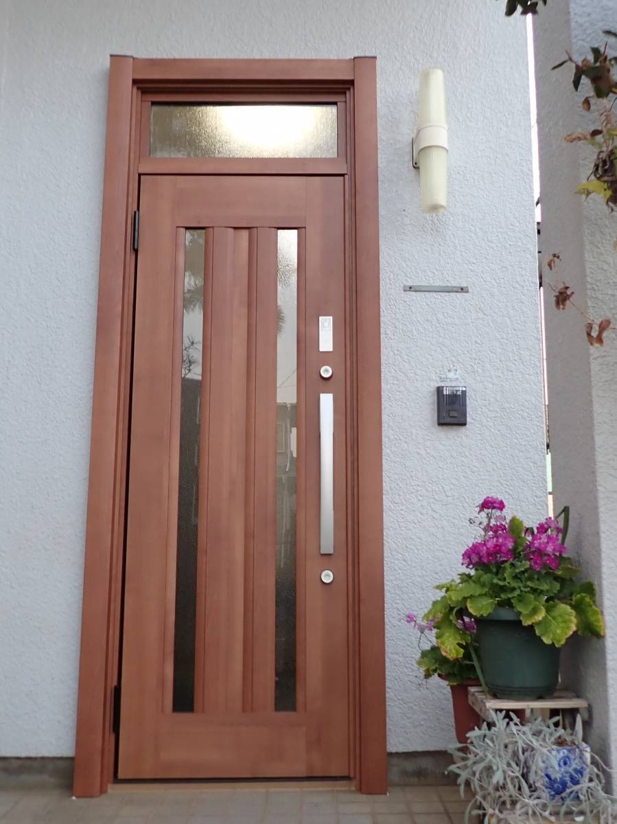 十倉トーヨー住器の玄関ドアを交換しました。の施工後の写真1