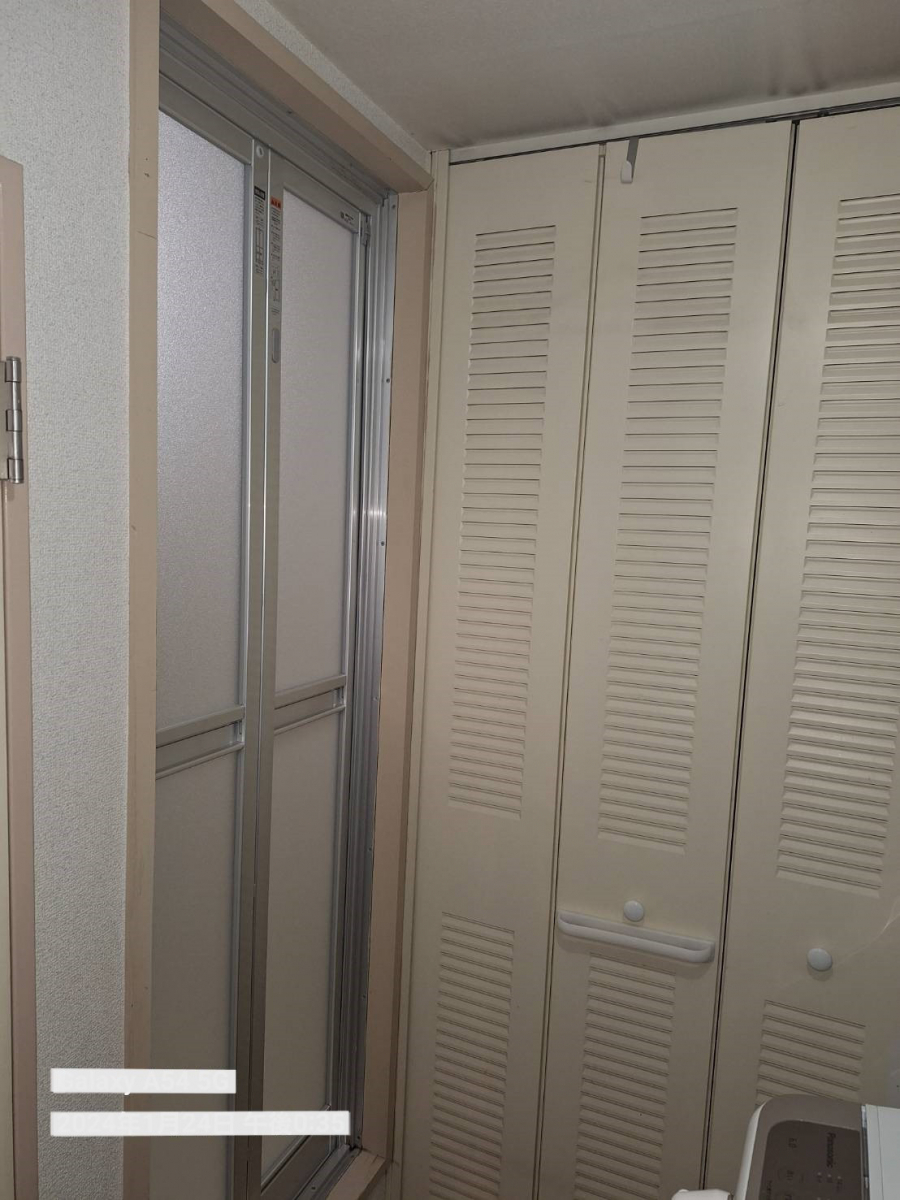 十倉トーヨー住器の古くなった浴室ドアを交換しました。の施工後の写真1