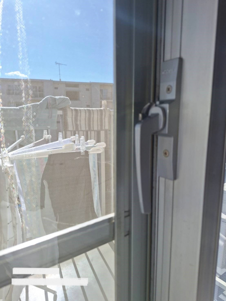 十倉トーヨー住器のサッシ窓のハンドルを交換しました。の施工後の写真1