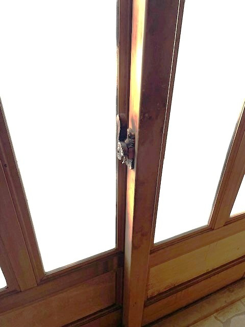 十倉トーヨー住器の玄関引戸錠を取り付けました。の施工前の写真2