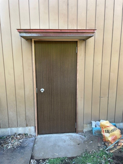 十倉トーヨー住器の勝手口のドアを交換しました。施工事例写真1