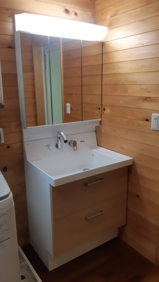 十倉トーヨー住器の収納力×お掃除ラクラク　洗面化粧台ピアラの施工後の写真1