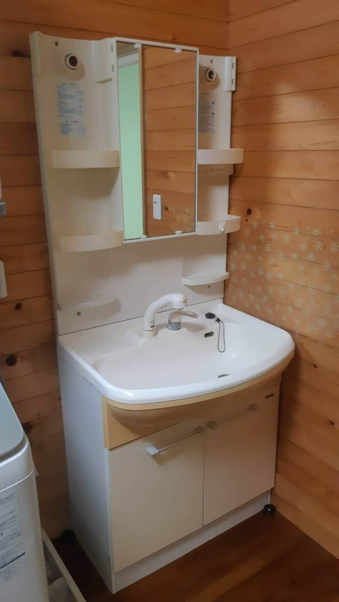 十倉トーヨー住器の収納力×お掃除ラクラク　洗面化粧台ピアラの施工前の写真1
