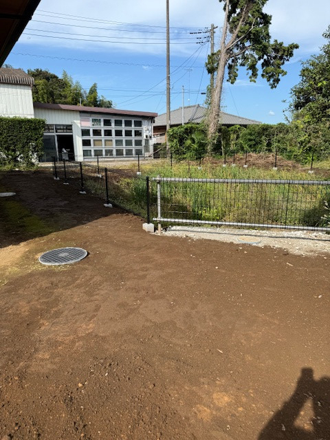 十倉トーヨー住器の庭にフェンスを設置の施工後の写真2