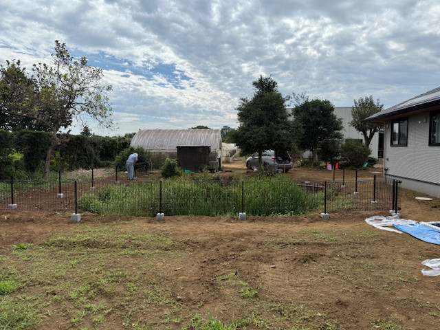 十倉トーヨー住器の庭にフェンスを設置の施工前の写真2