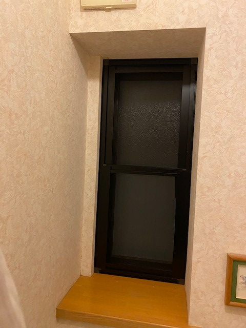 十倉トーヨー住器の内窓インプラスで冬を暖かくの施工前の写真1