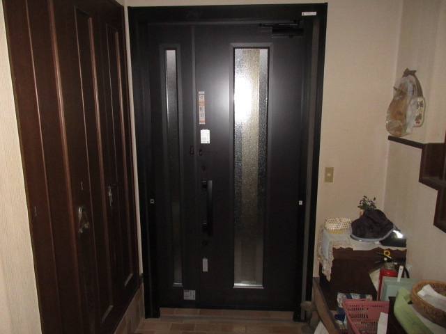 十倉トーヨー住器の玄関ドアリフォームの施工後の写真2