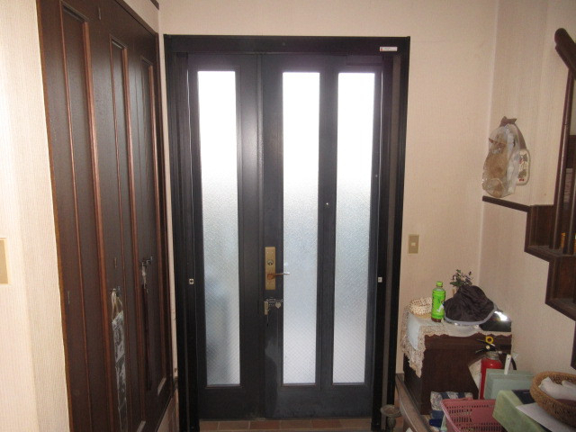 十倉トーヨー住器の玄関ドアリフォームの施工前の写真2