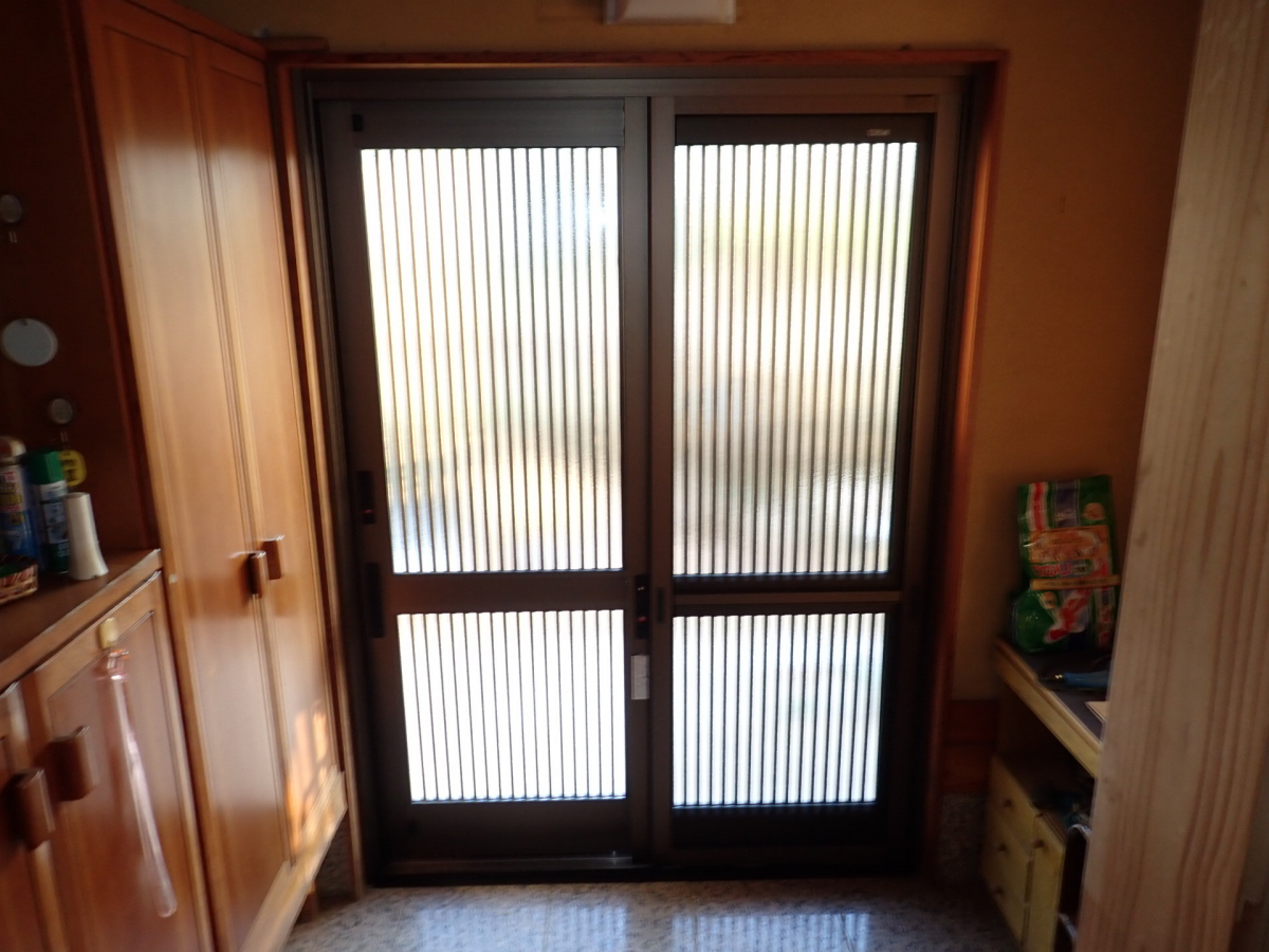 十倉トーヨー住器の玄関引戸のリフォームの施工後の写真2