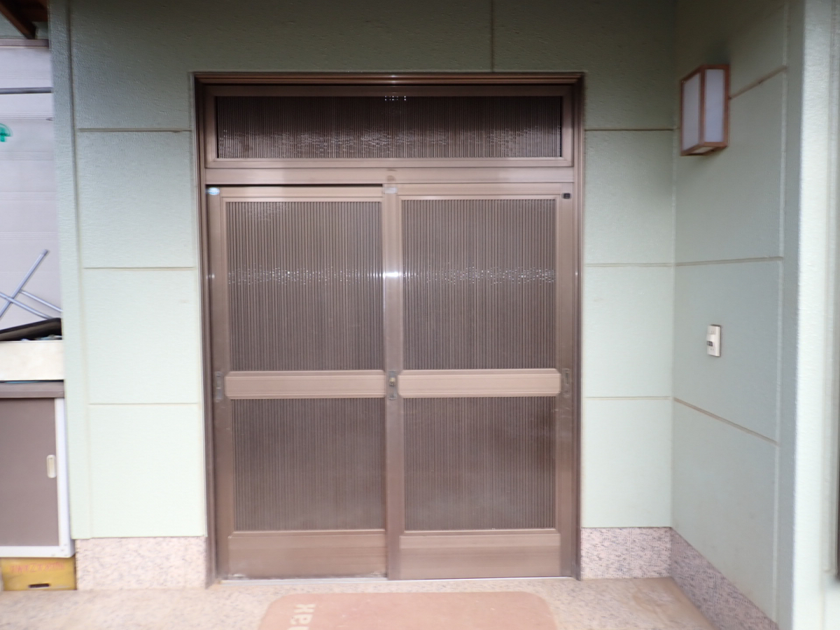 十倉トーヨー住器の玄関引戸のリフォームの施工前の写真1