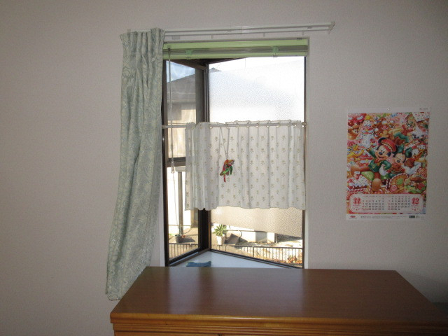 十倉トーヨー住器の出窓にもインプラスの施工前の写真1