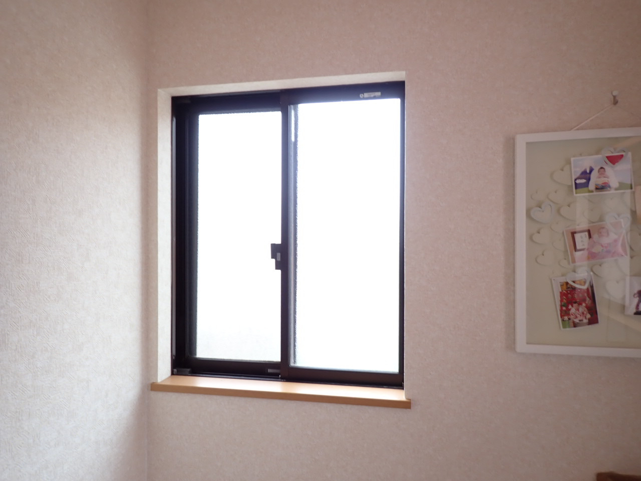 十倉トーヨー住器の内窓インプラスで窓の断熱の施工前の写真1