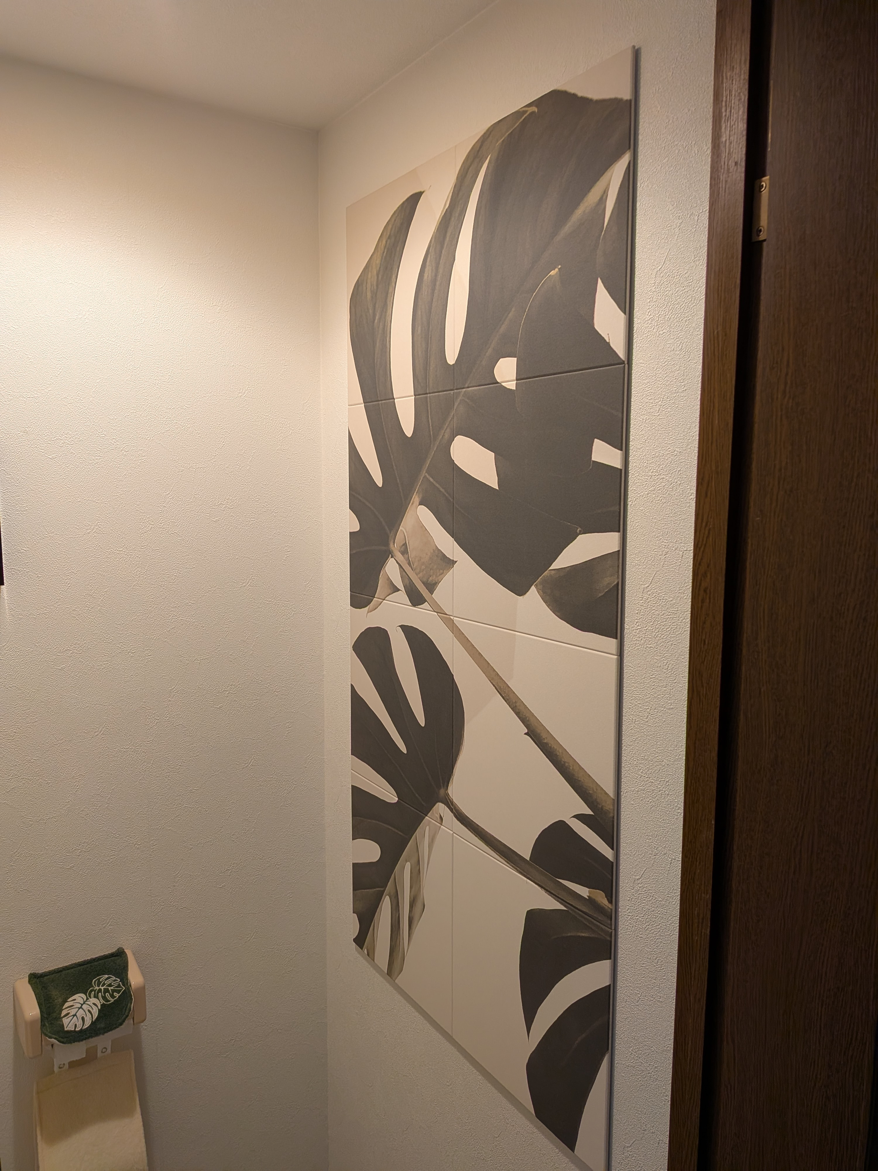 十倉トーヨー住器の空気を整える壁材～エコカラット セルフでトイレを快適空間にの施工後の写真2