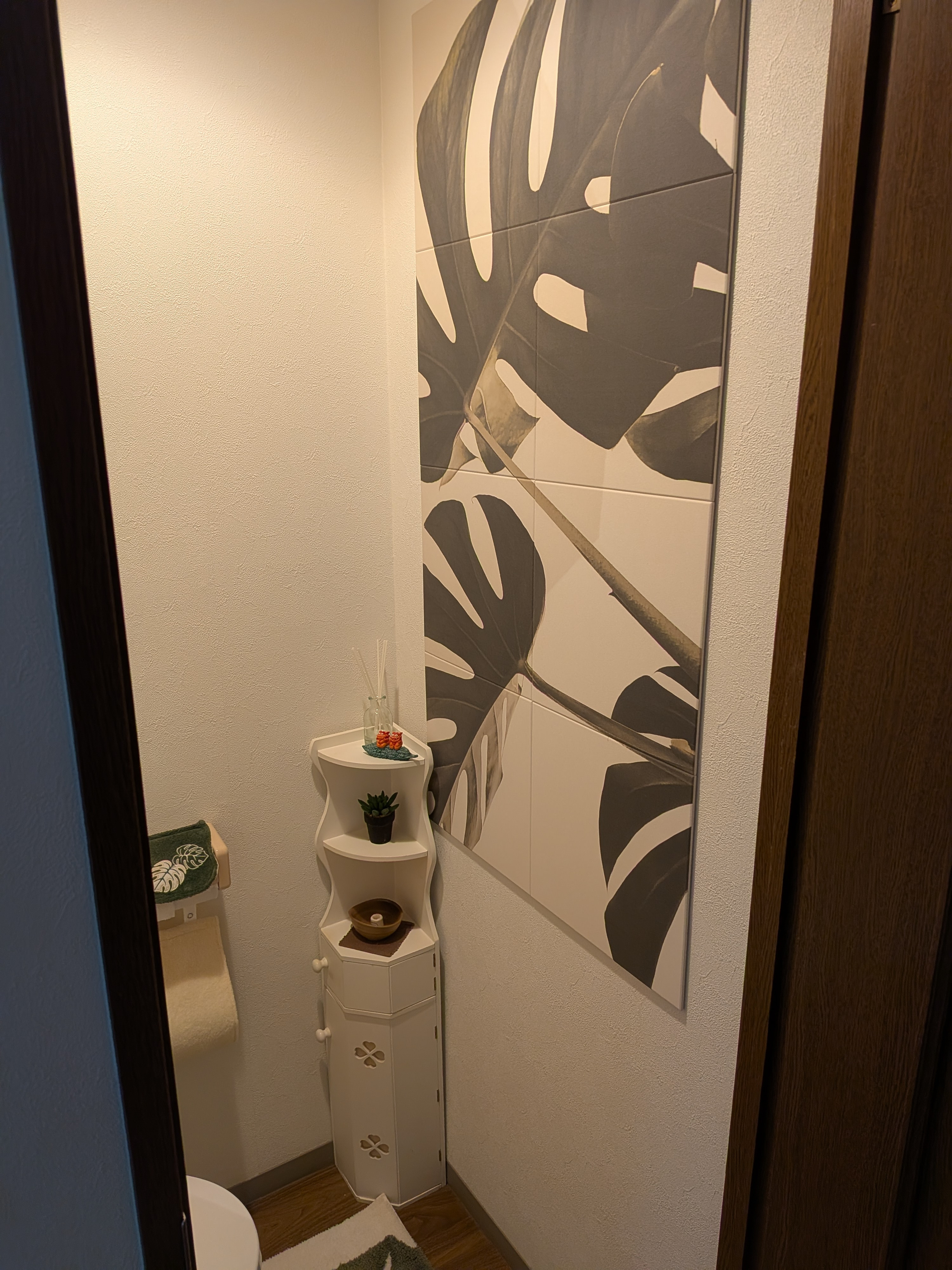 十倉トーヨー住器の空気を整える壁材～エコカラット セルフでトイレを快適空間にの施工後の写真3