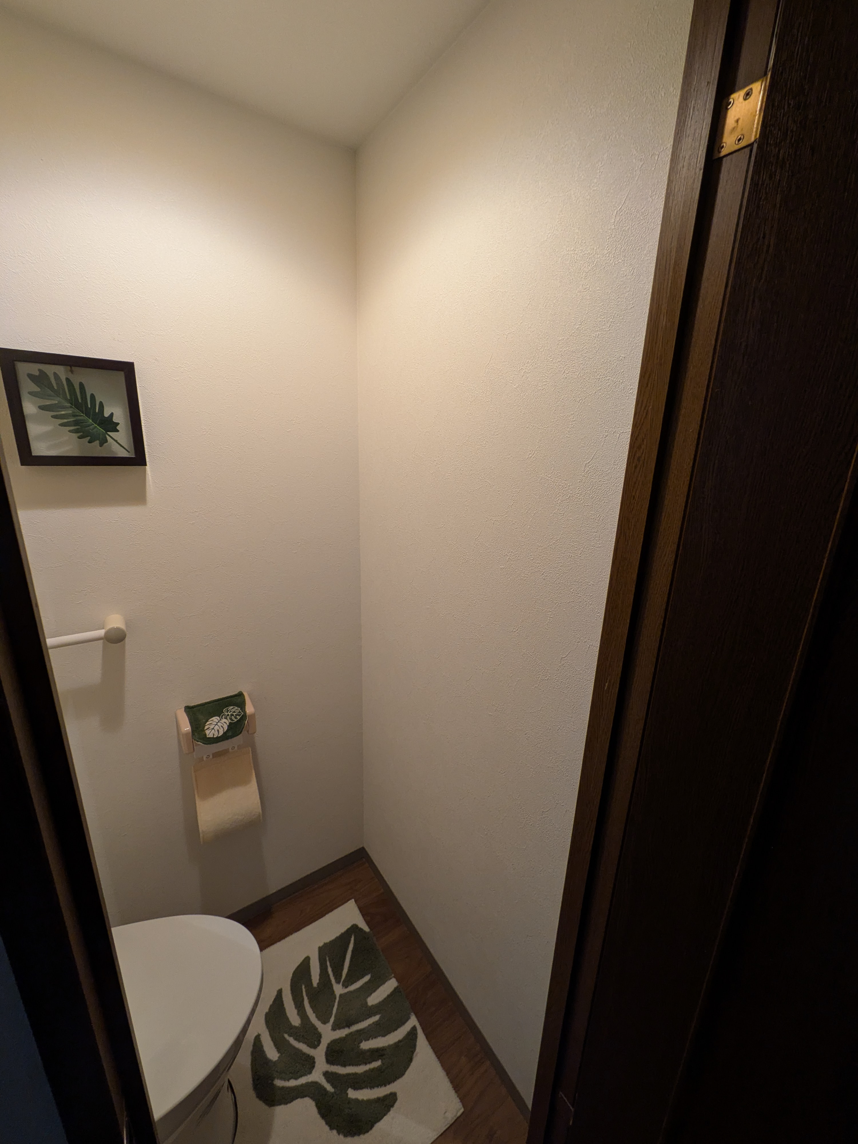 十倉トーヨー住器の空気を整える壁材～エコカラット セルフでトイレを快適空間にの施工前の写真1