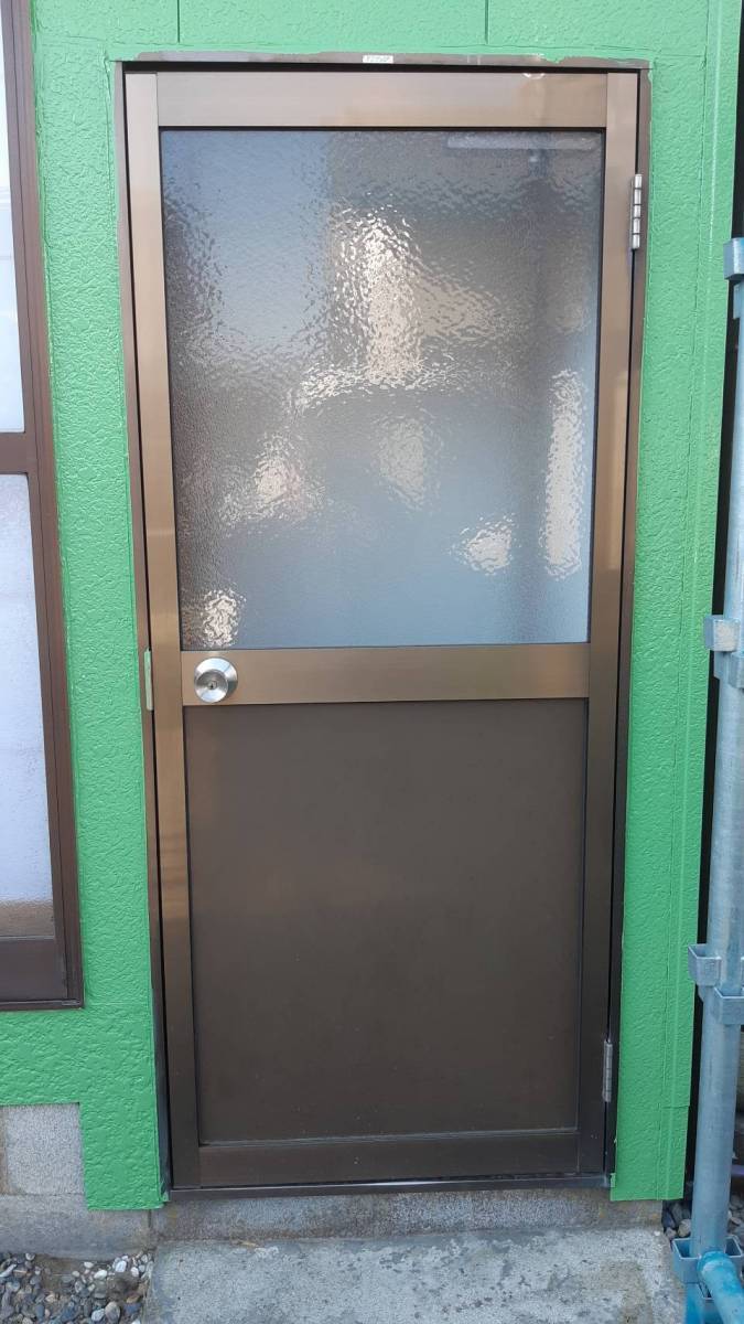 十倉トーヨー住器のドア交換（リシェント勝手口ドア）の施工前の写真1