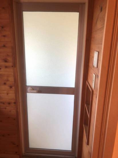 十倉トーヨー住器の浴室ドアを交換しました！（中折ドア→片開きドア）施工事例写真1