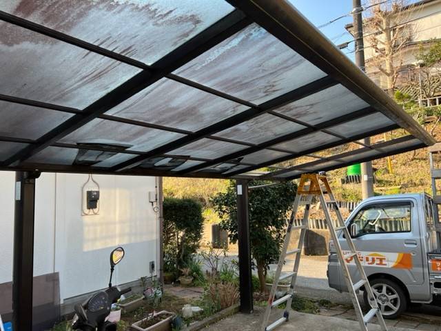 十倉トーヨー住器のカーポートの屋根材を交換！の施工前の写真1