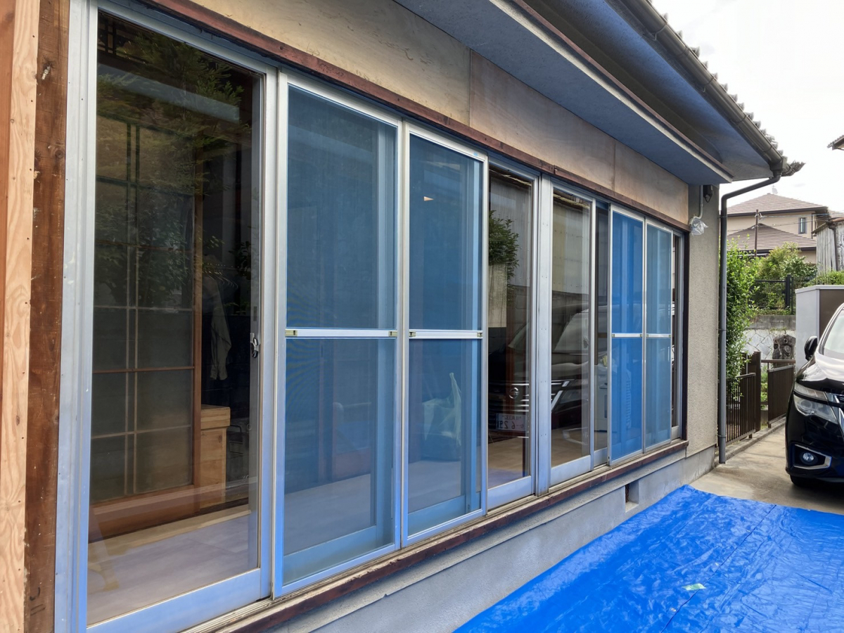 メット 住まいのアップデートの【リフォームシャッター】雨戸から電動シャッターに大変身!!の施工前の写真1