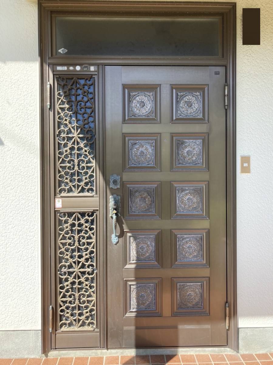 セイナントーヨー住器の玄関リフォーム　玄関ドア交換の施工前の写真1