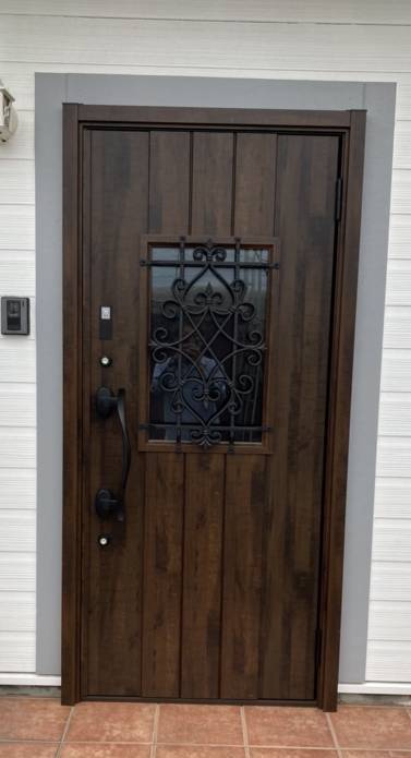 セイナントーヨー住器の玄関リフォーム　玄関ドア交換の施工後の写真1