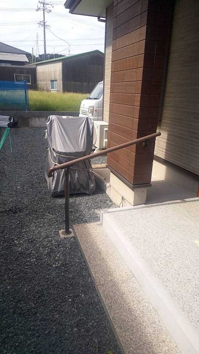 セイナントーヨー住器の手すり取付工事の施工後の写真1