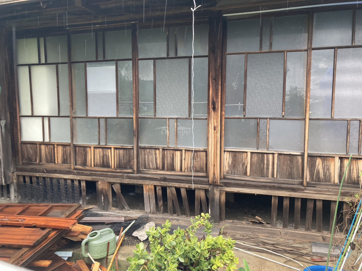 セイナントーヨー住器のサーモス 窓・雨戸取付工事の施工前の写真1