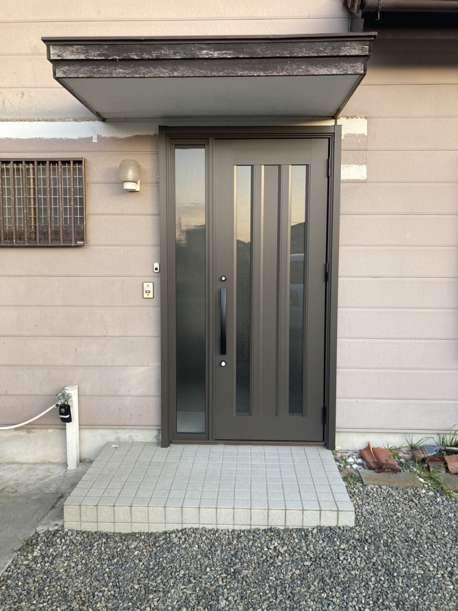 セイナントーヨー住器のリシェント玄関ドアの施工後の写真1