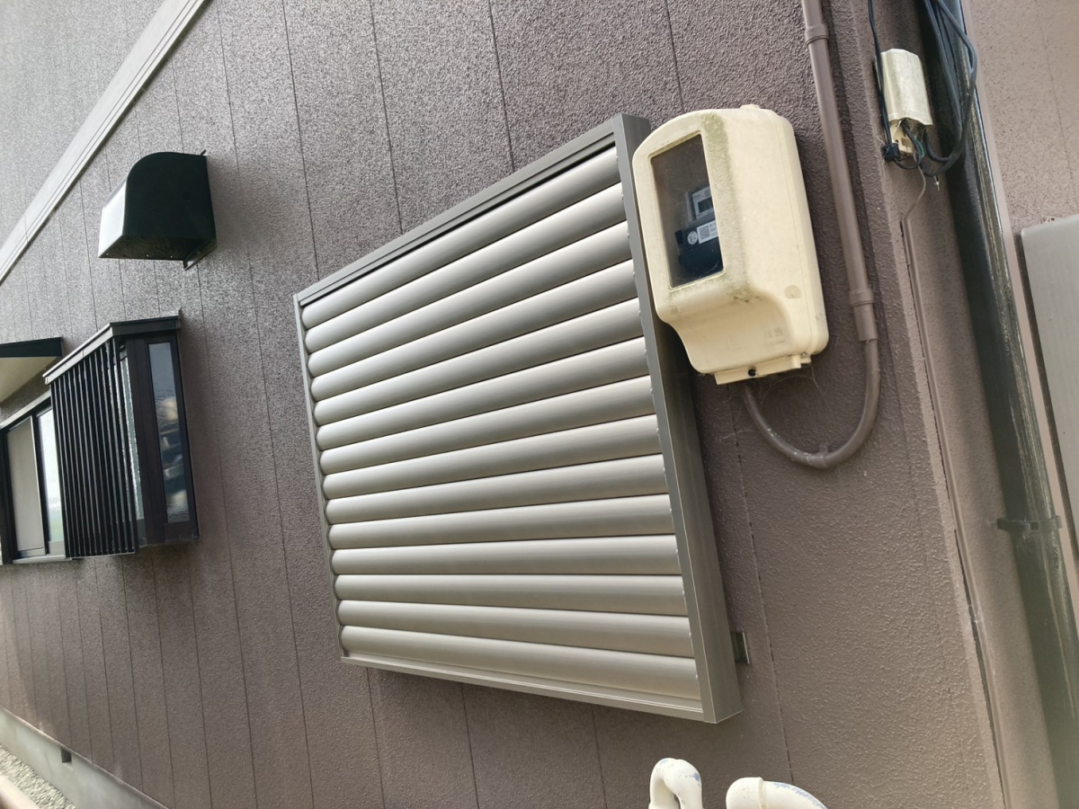 セイナントーヨー住器の目隠し可動ルーバーの施工後の写真1