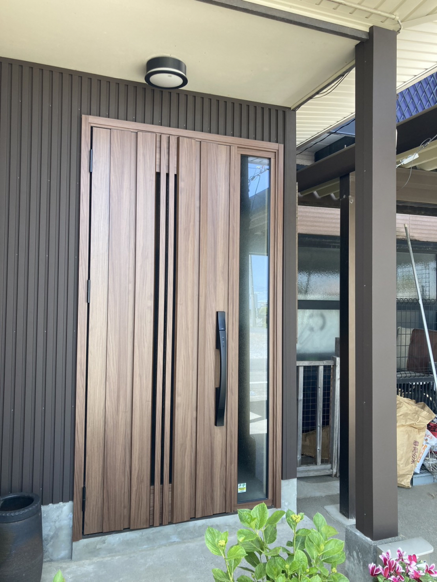 セイナントーヨー住器のリシェント玄関ドアの施工後の写真1
